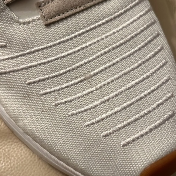 Adidas Swift Run 23 Men’s Sneaker size 9.5 like new - Picture 8 of 9